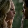 Cena decisiva entre Caroline (Candice King) e Klaus (Joseph Morgan) em "The Vampire Diaries" quase custou a mão da atriz!