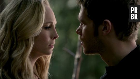 Cena decisiva entre Caroline (Candice King) e Klaus (Joseph Morgan) em "The Vampire Diaries" quase custou a mão da atriz!