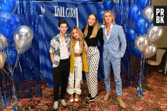 Elenco de "Crush à Altura" comemora em evento do filme