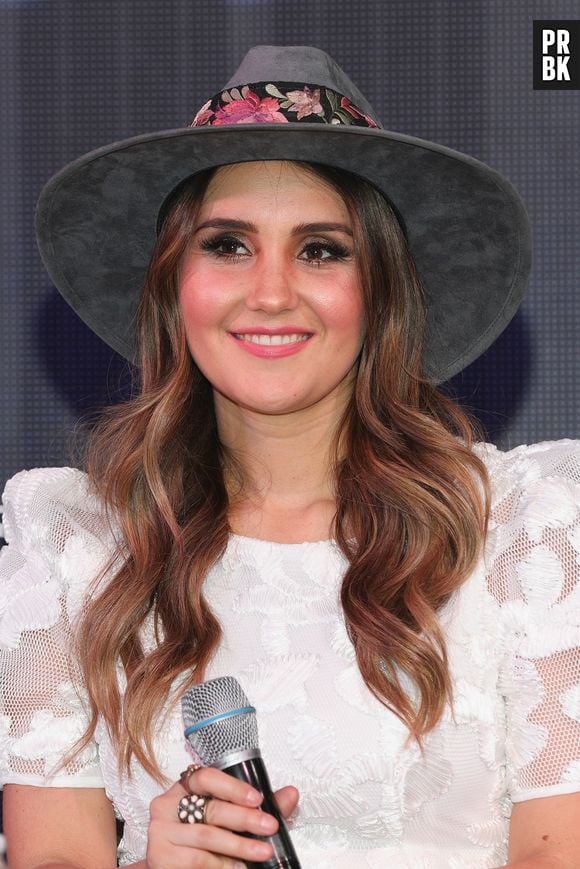 Dulce Maria assume que ainda escuta algumas músicas do RBD