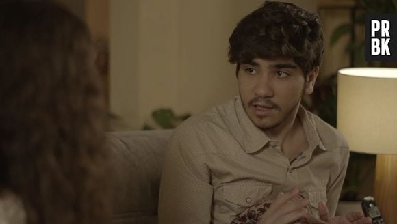 "Malhação": Tadeu (João Fernandes) avisa Rita (Alanis Guillen) que Rui (Rômulo Arantes Neto), pai de Nina, está procurando por ela