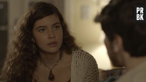 "Malhação": Rita (Alanis Guillen) fica nervosa ao descobrir que Rui (Rômulo Arantes Neto), pai de Nina, está atrás dela