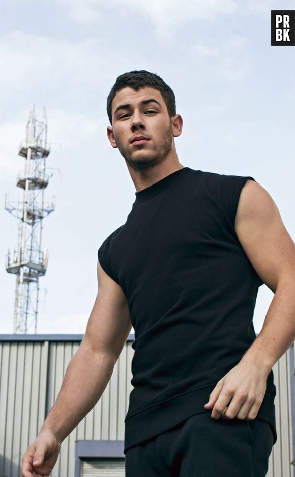 Nick Jonas posa para a revista Attitude e fala sobre a importância do sexo