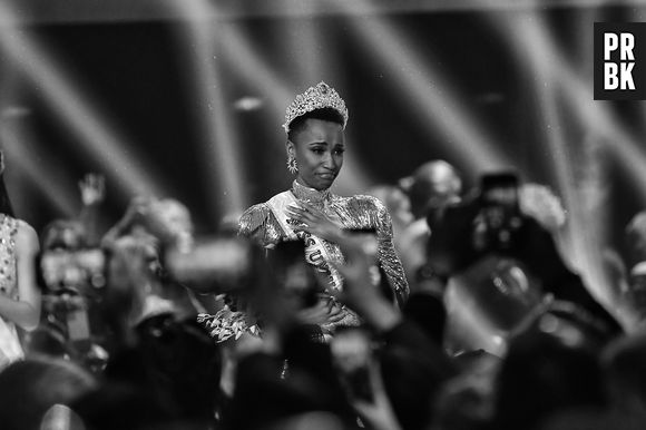 Zozibini Tunzi fez a transição capilar antes de participar do Miss Universo