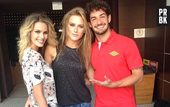 Fiorella Mattheis comenta namoro com Alexandre Pato durante participação no "Programa do Jô", da Globo