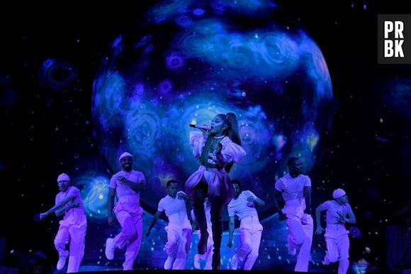 Ariana Grande nunca trouxe a turnê "Sweetener World Tour" para o Brasil e isso deixou todo mundo chateado