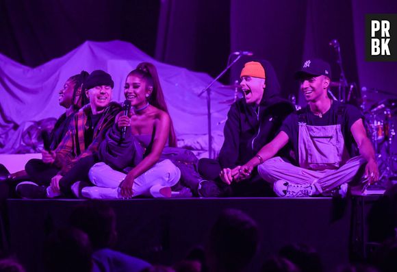 Ariana Grande terminou a turnê "Sweetener World Tour", que passou por América do Norte, Europa e Ásia, no dia 22 de dezembro