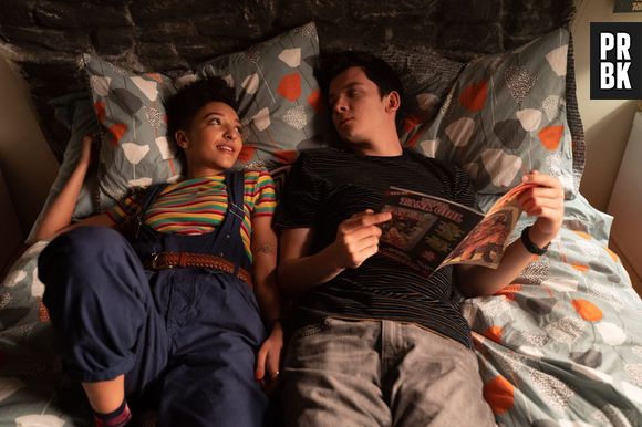 Otis (Asa Butterfield) está dividido entre Maeve (Emma Mackey) e Ola (Patricia Allison) na 2ª temporada de "Sex Education"