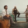 "La Casa de Papel": quem topa uma viagem de barco com o Professor (Álvaro Morte), Helsinki (Darko Peric) e Denver (Jaime Lorente)