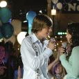 "High School Musical" estreou no Disney Channel do Brasil dia 3 de dezembro de 2006 e é protagonizado por Zac Efron (Troy Bolton) e Vanessa Hudgens (Gabriella Montez)