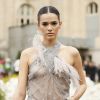 Assim como Maisa Silva, Bruna Marquezine também está enfrentando a transição capilar