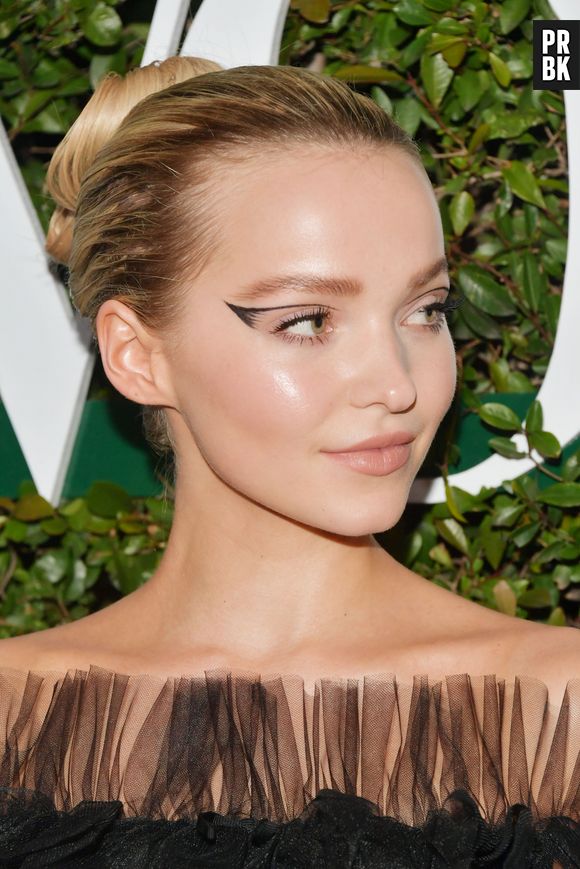 Dove Cameron relembra fase na Disney: "Não é quem eu sou"