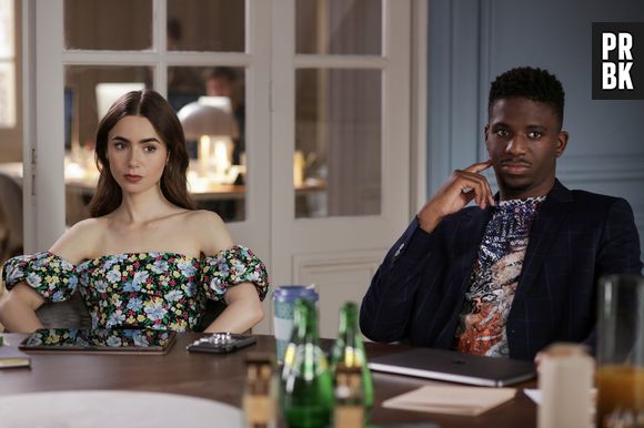 "Emily em Paris": quem não se diverte com a dinâmica de Emily (Lily Collins) e Luke (Samuel Arnold)?