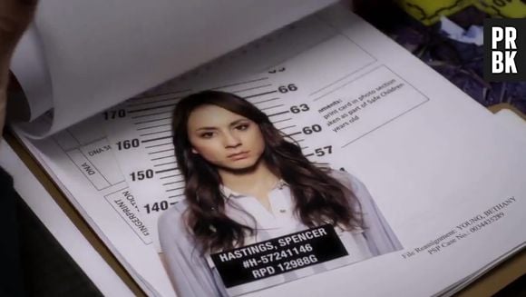 Em "Pretty Little Liars", Spencer (Troian Bellisario) corre risco de ser presa