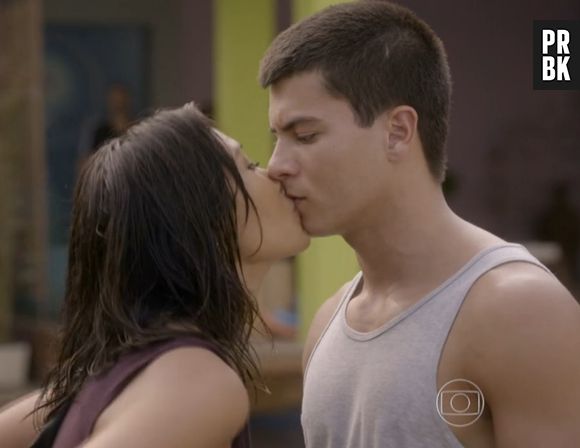 Duca (Arthur Aguiar) já até pegou Roberta (Daniele Suzuki) em "Malhação"!