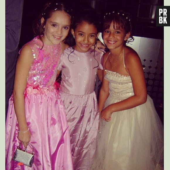 Bruna Marquezine e Isabelle Drummond aparece juntas em foto de 2005