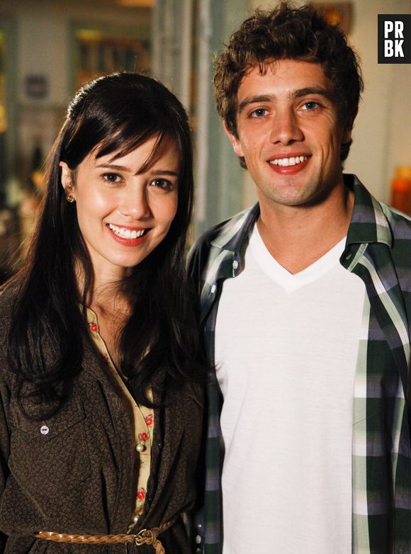 Em "A Vida da Gente", Manuela acaba se apaixonado por Rodrigo, ex de sua irmã, Ana