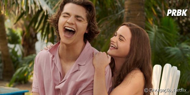 Elle (Joey King) e Lee (Joel Courtney) são melhores amigos em "A Barraca do Beijo" - e na vida real também