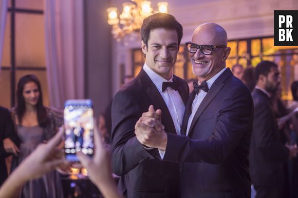 Pedrinho Guimarães (Marcos Caruso) decide vender hotel para Eric Ribeiro (Mateus Solano) e sua neta, Luiza Guimarães (Camila Queiroz), acaba se apaixonando pelo empresário