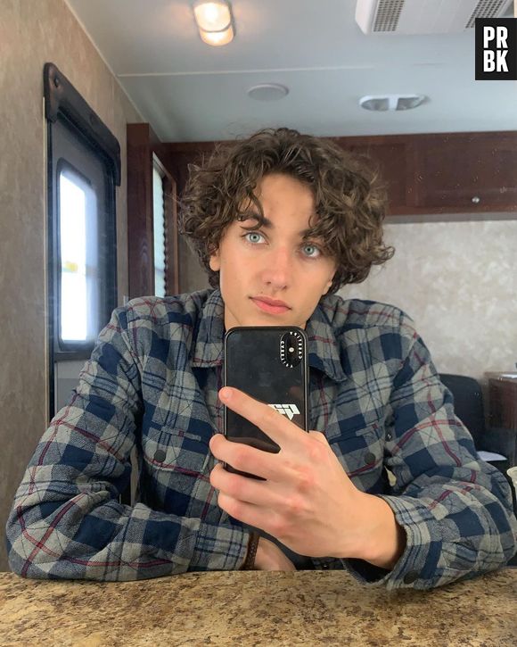 Gavin Casalegno vai dar vida ao personagem Jeremiah Fisher, um adolescente bastante popular, paquerador e atlético em "O Verão Que Mudou A Minha Vida"