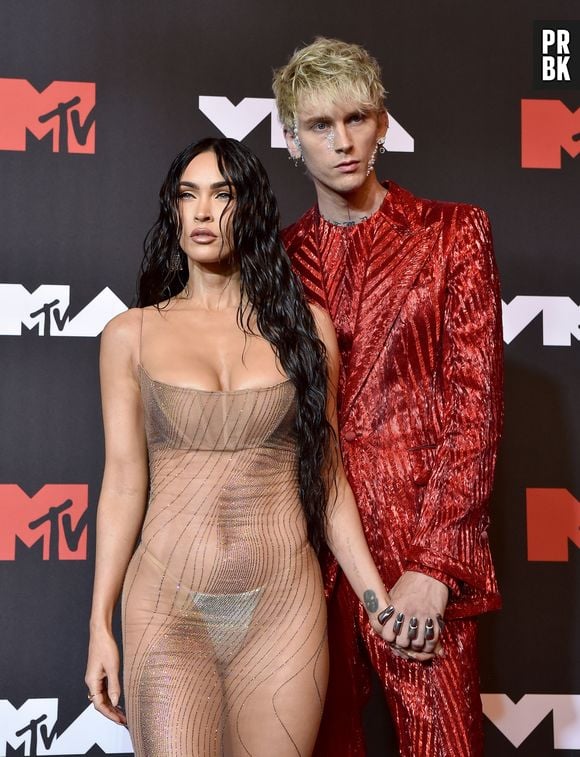 VMA 2021: Machine Gun Kelly e Megan Fox ousaram no tapete vermelho