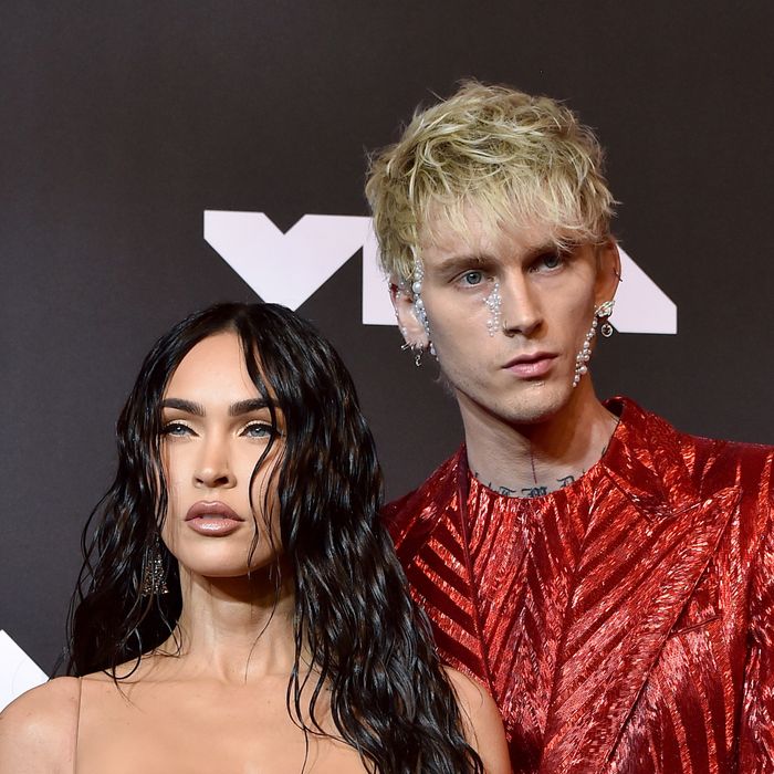 VMA 2021: Machine Gun Kelly e Megan Fox ousaram no tapete vermelho