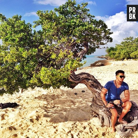 No comecinho do ano, Luan Santana posou galanteador em sua viagem ao Caribe e fez sucesso com as fãs no Instagram