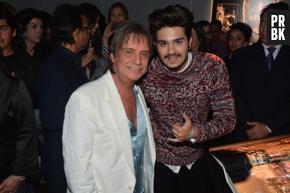 Em abril, Luan Santana marcou presença no lançamento da biografia autorizada de Roberto Carlos, em São Paulo