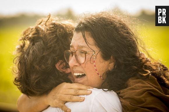 "Amor de Mãe": história de Danilo (Chay Suede) e Lurdes (Regina Casé) garantiu indicação ao Emmy para o Brasil