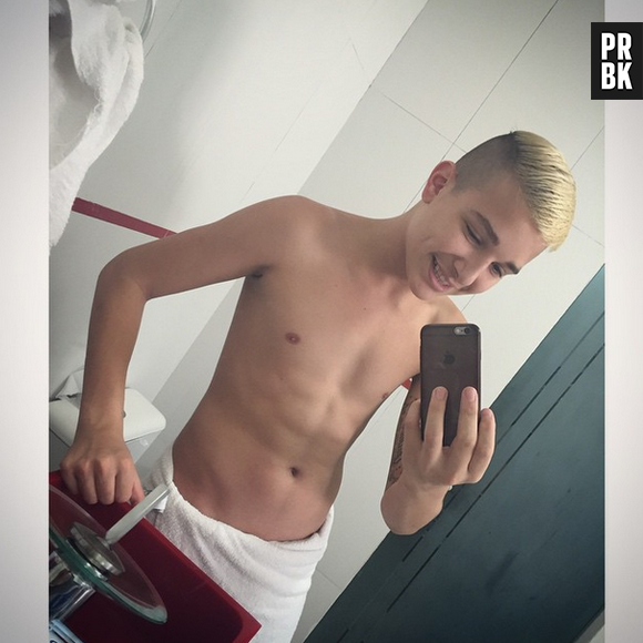 Foto de toalha? O MC Gui adora deixar as fãs suspirando!