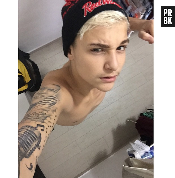 Estilo skater? O MC Gui ficou ainda mais lindo com essa touquinha!