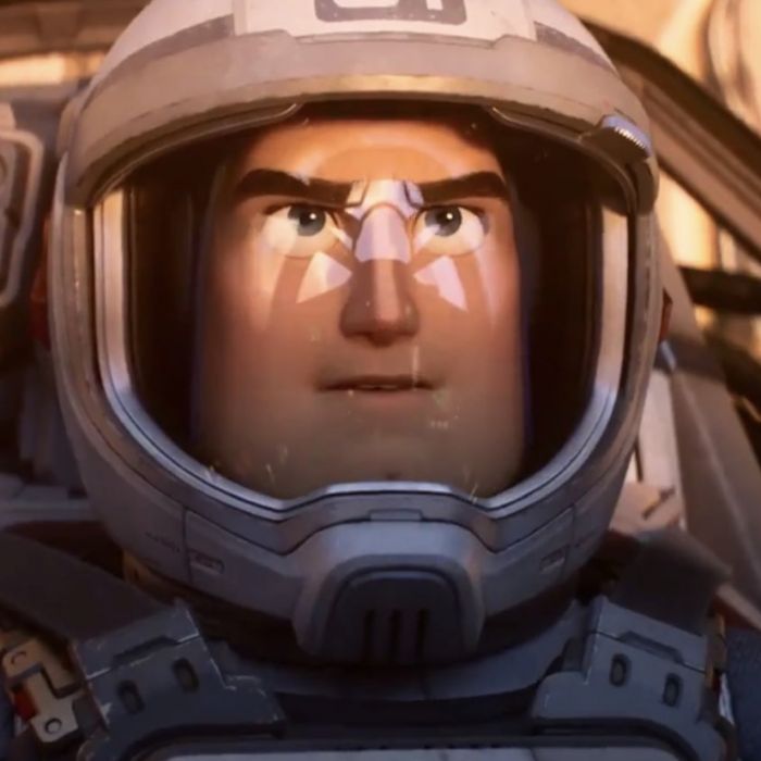   Em trailer de &quot;Lightyear&quot;, Buzz encontra ETs no espaço  