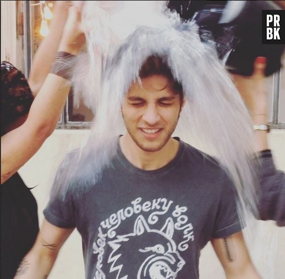 Chay Suede também fez uma boa ação e participou do desafio do gelo, em benefício a Esclerose Lateral Amiotrófica (ELA)