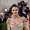 Kendall Jenner, cunhada de Travis Scott, compartilhou seus sentimentos sobre a tragédia acontecida no show: "Ainda não tenho palavras para as notícias do Astroworld. Estou realmente despedaçada pelas famílias que perderam entes queridos e minhas orações vão para todos os envolvidos"