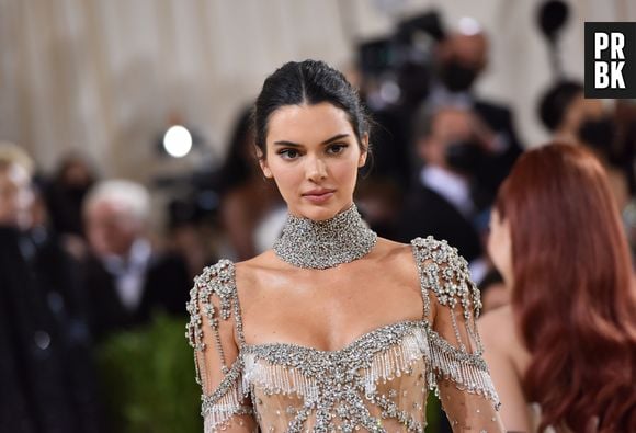 Kendall Jenner, cunhada de Travis Scott, compartilhou seus sentimentos sobre a tragédia acontecida no show: "Ainda não tenho palavras para as notícias do Astroworld. Estou realmente despedaçada pelas famílias que perderam entes queridos e minhas orações vão para todos os envolvidos"