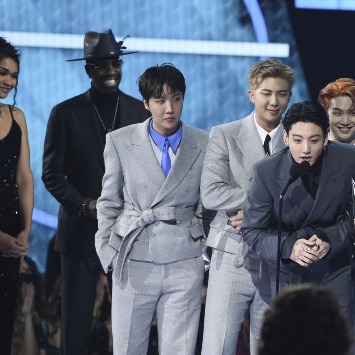 BTS foi o primeiro ato coreano a ganhar o prêmio &quot;Artista do Ano&quot;