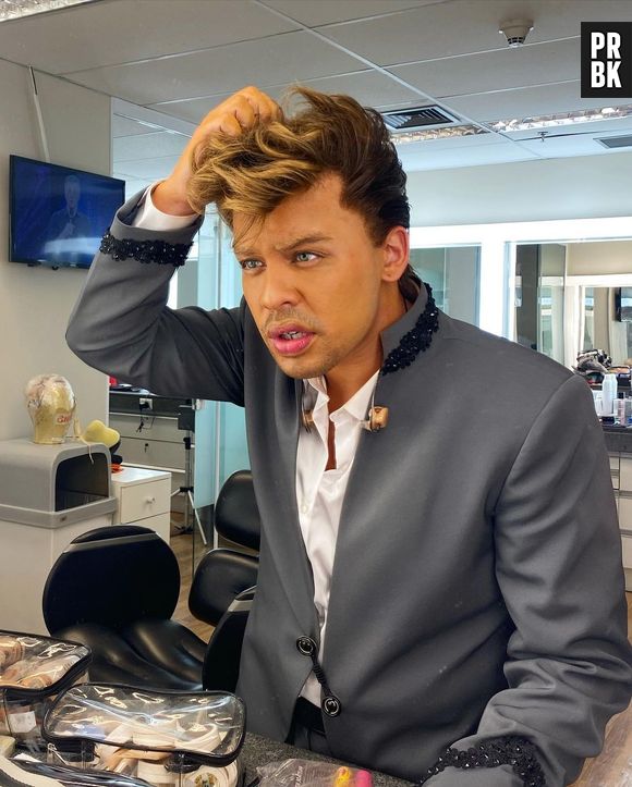 Gloria Groove foi também o cantor mexicano Luis Miguel no "Show dos Famosos"