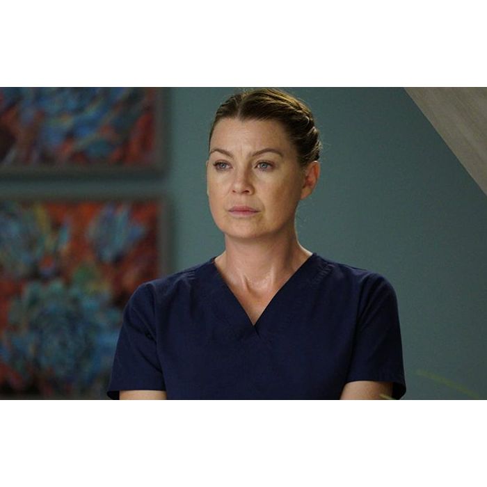  Ellen Pompeo assinou um contrato de mais um ano para interpretar Meredith Grey em &quot;Grey&#039;s Anatomy&quot; e atuar como produtora executiva da série 