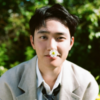 D.O, do EXO, comemora 30 anos e fãs enchem as redes de mensagens carinhosas! #30RosesForDO