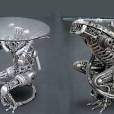  Quem &eacute; f&atilde; da s&eacute;rie "Alien" vai amar esta mesa com a escultura do monstrengo 