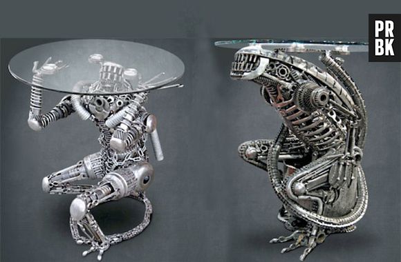 Quem é fã da série "Alien" vai amar esta mesa com a escultura do monstrengo