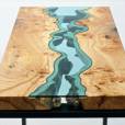  Mesa produzida com madeira e vidro se parece com um rio 