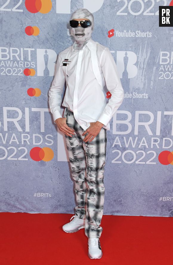 BRIT Awards 2022: Meekz estava com look bem diferente