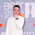 BRIT Awards 2022:  Aitch foi com look casual, todo branco 