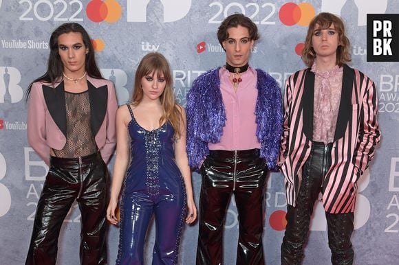 BRIT Awards 2022: Måneskin apostou em roxo e rosa