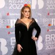 Adele apostou em decote profundo para o BRIT Awards 2022