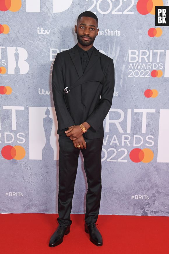 BRIT Awards 2022: Dave foi com look elegante, todo preto