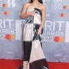 BRIT Awards 2022: Griff apostou em look criativo