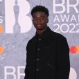 BRIT Awards 2022: azul e preto é uma boa combinação