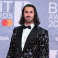 BRIT Awards 2022: terno estampado traz criatividade ao look